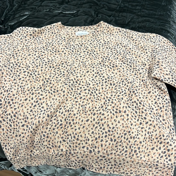 Abercrombie & Fitch Tops - Abercrombie Sweatshirt Cheetah Print